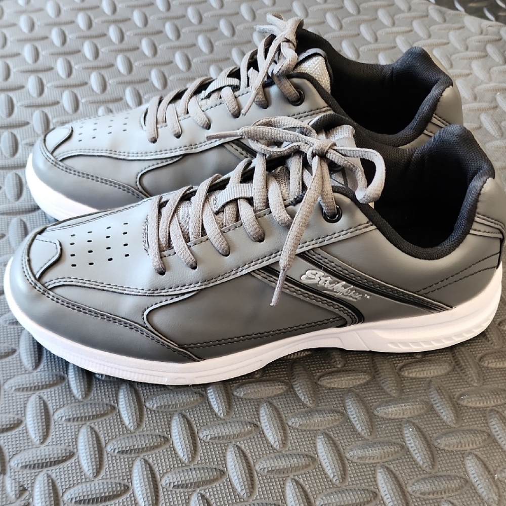 Stylish Gray and Black Sneakers for Men